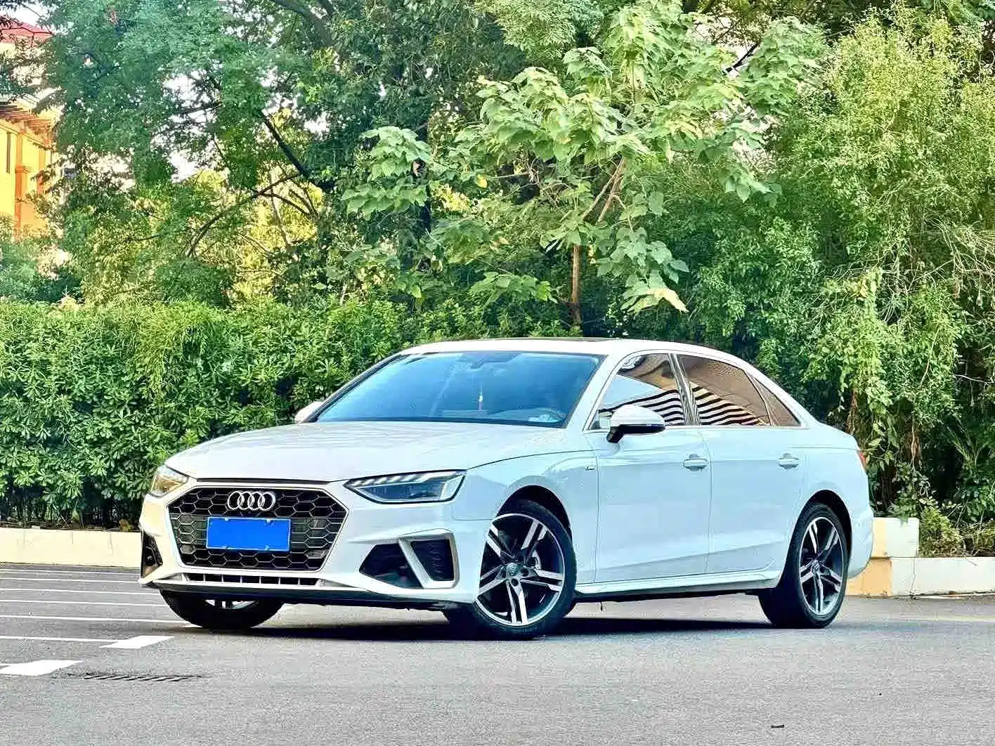 Фото 1 - Audi A4L