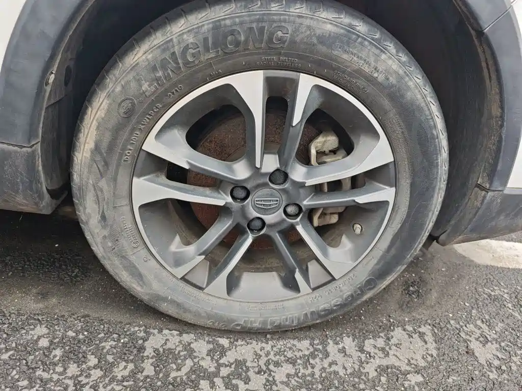 Фото 24 - Geely Vision X3