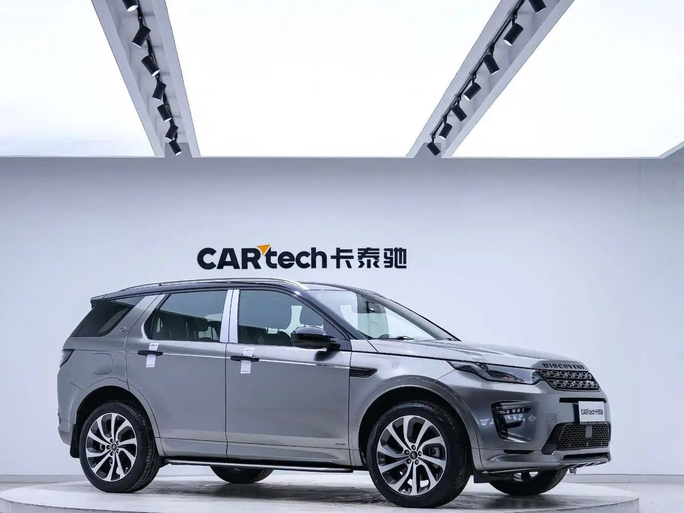 Land Rover Discovery Sport 2022 Model 249PS R-Dynamic S Performance Edition 5-Seater фото 4