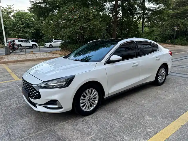 Ford Focus Седан, EcoBoost 180, автомат, Sharp Trend