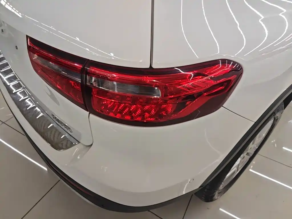 Фото 8 - Mercedes-Benz GLB