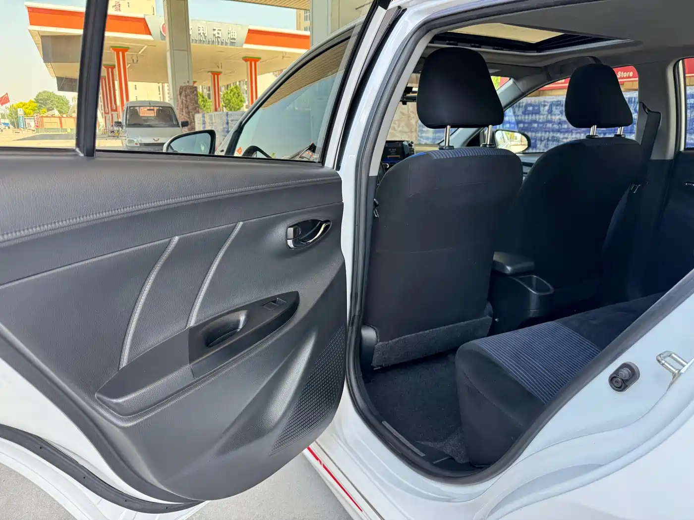 Toyota YARiS L Zhi Xuan 2017 1.5G CVT Speed Sunroof Upgrade Edition фото 9