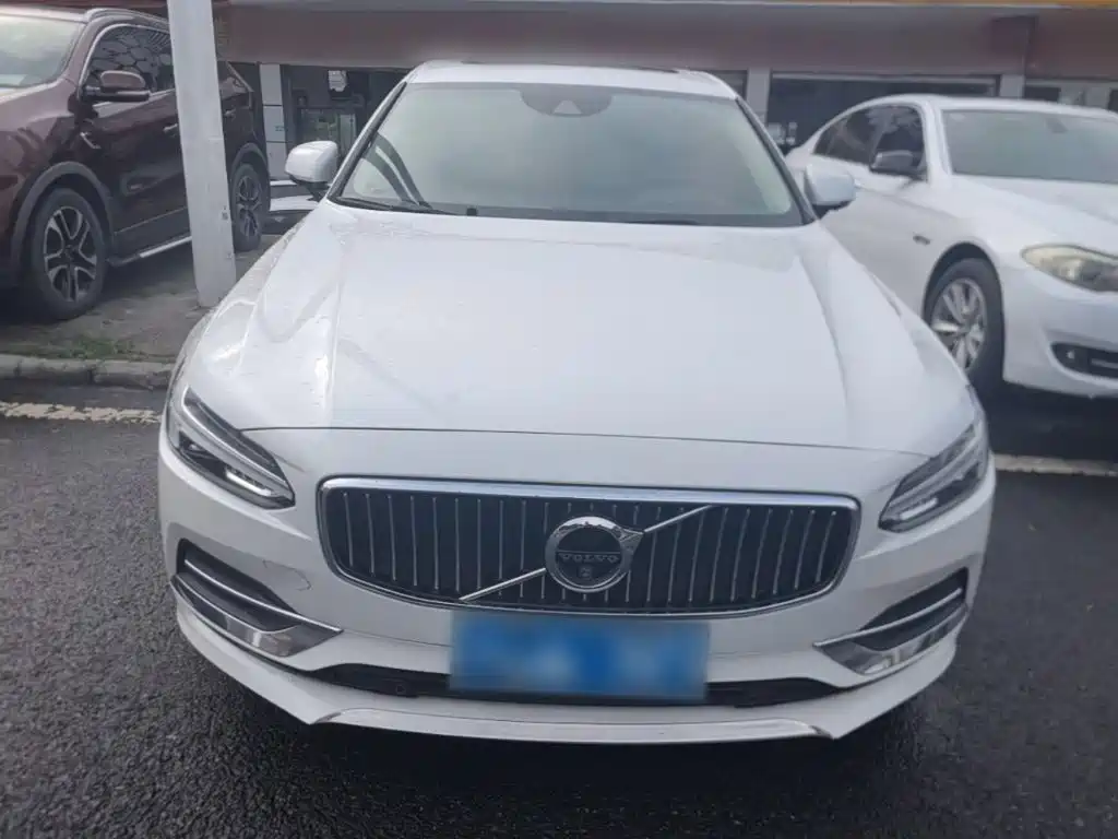 Photo 3 - Volvo S90
