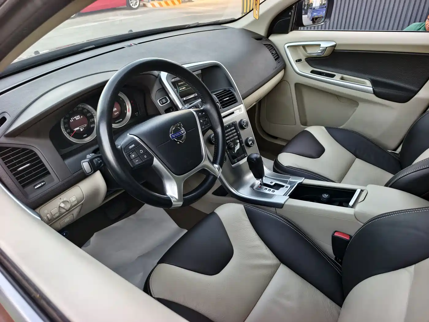 Volvo XC60 (Import) 2011 2011 2.0T Elegance Edition