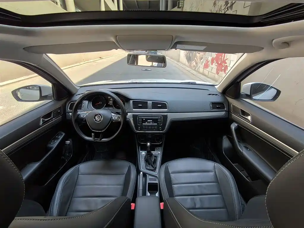 Volkswagen Lavida Tour 2017 1.6L Automatic Comfort Edition фото 15