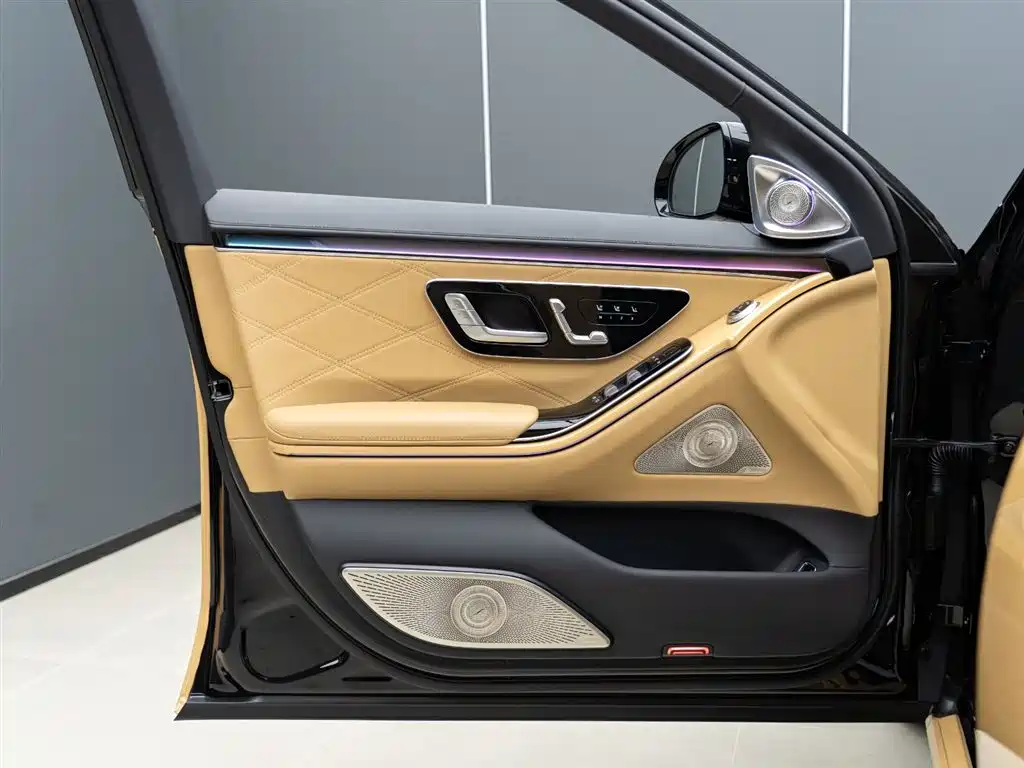 Mercedes-Benz Maybach S-Class 2022 S 680 4MATIC Virgil Abloh Limited Edition фото 10