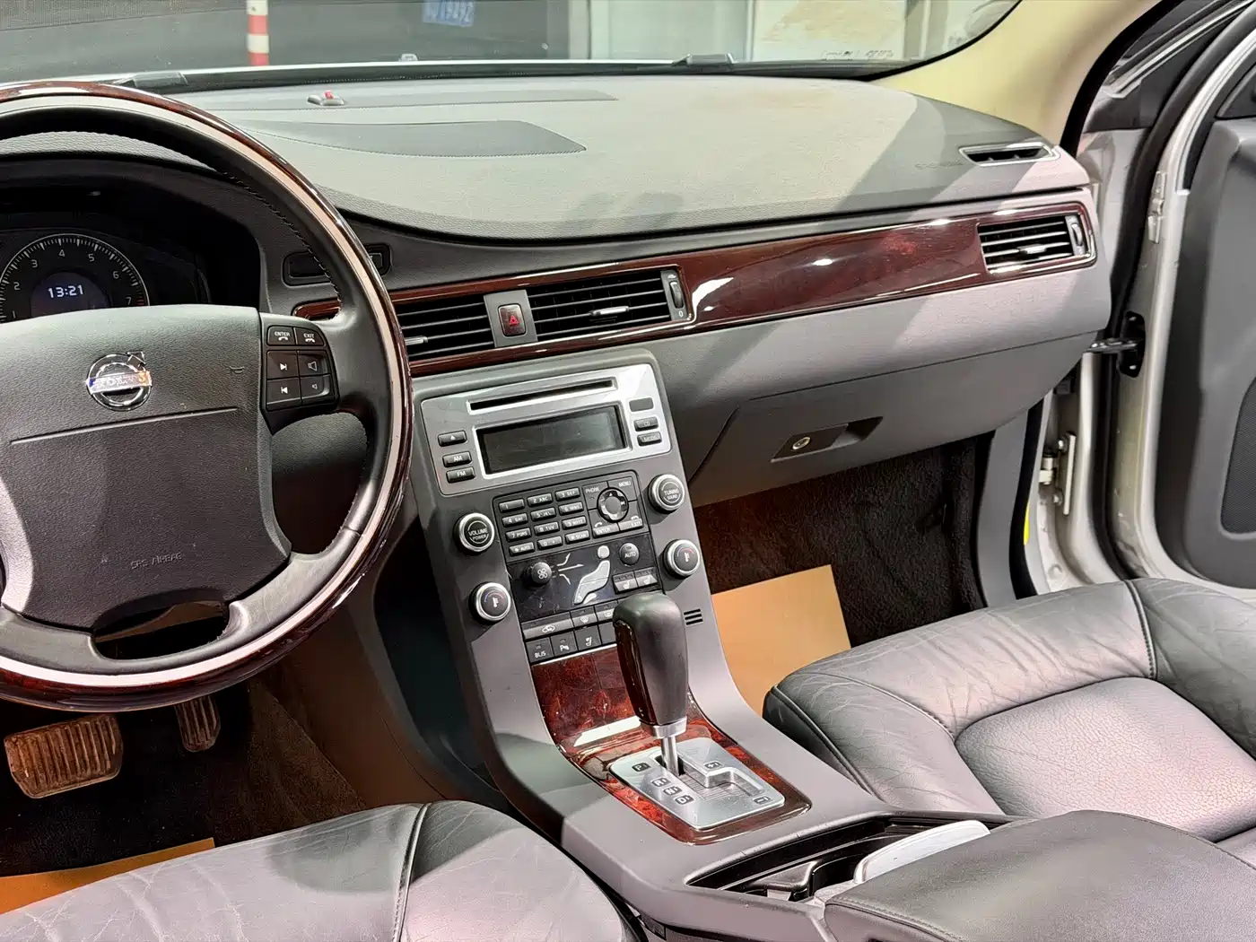 Photo 13 - Volvo S80L
