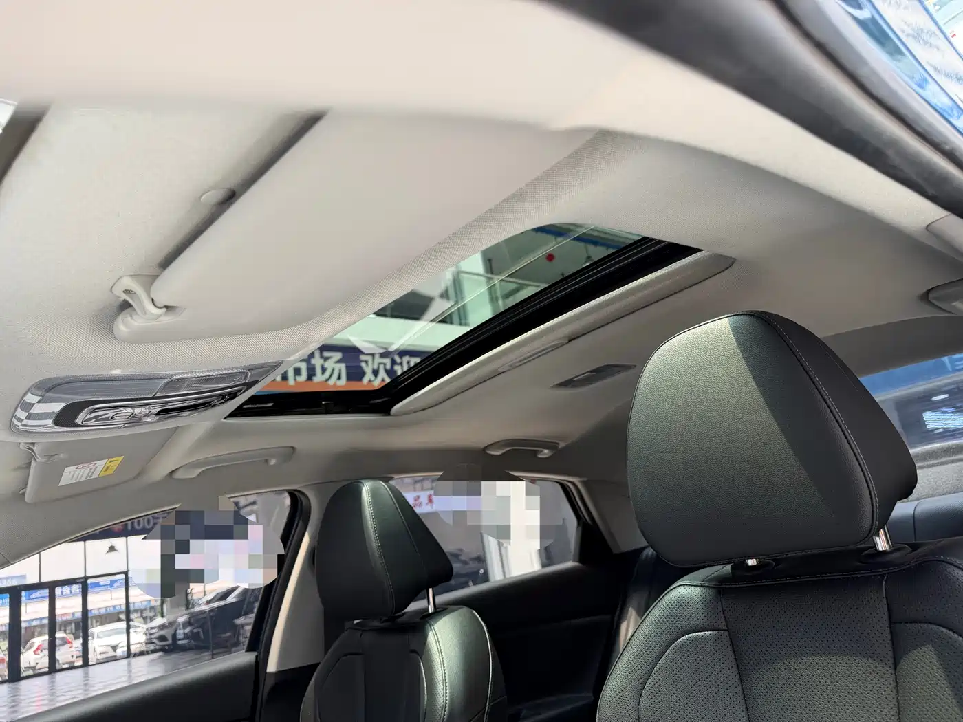 Hyundai Elantra 2022 1.5L CVT LUX Premium Edition фото 15