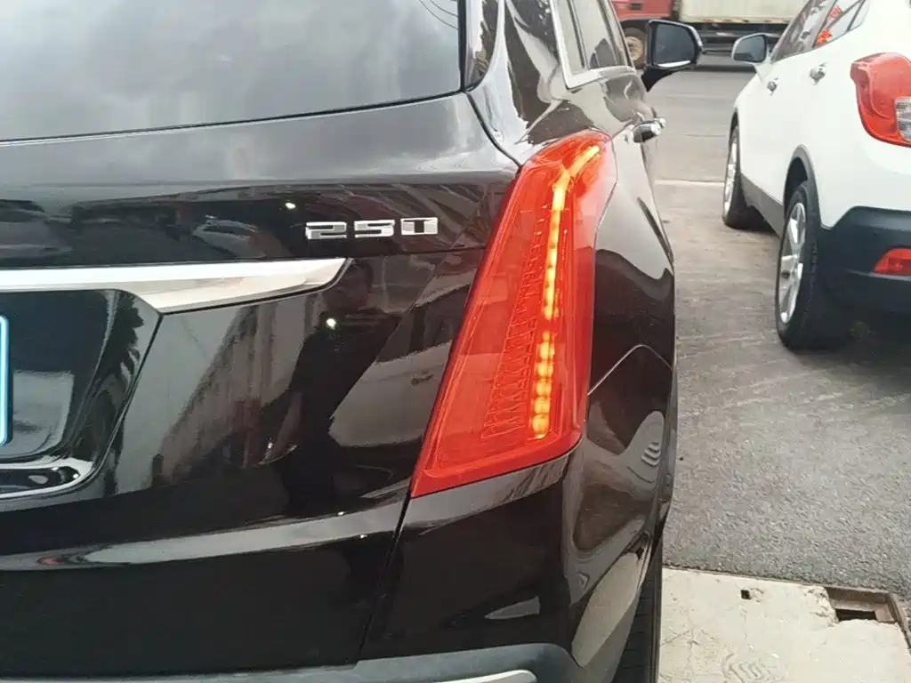 Cadillac XT5 2017 2016 25T Luxury Model