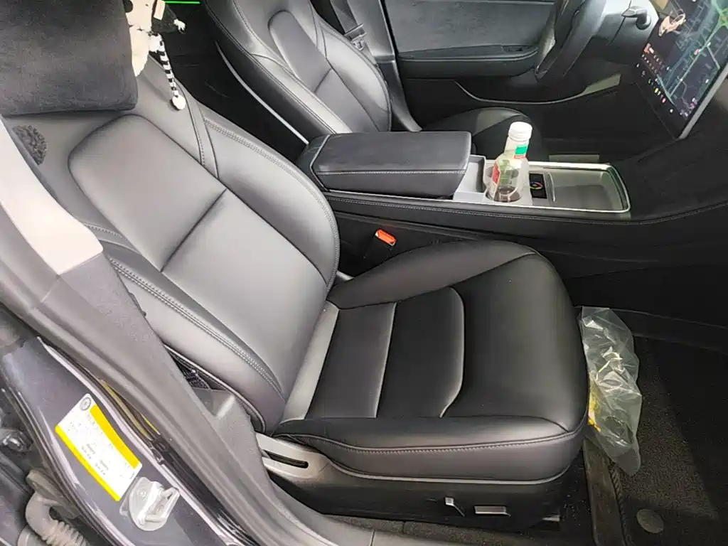 Фото 25 - Tesla Model 3