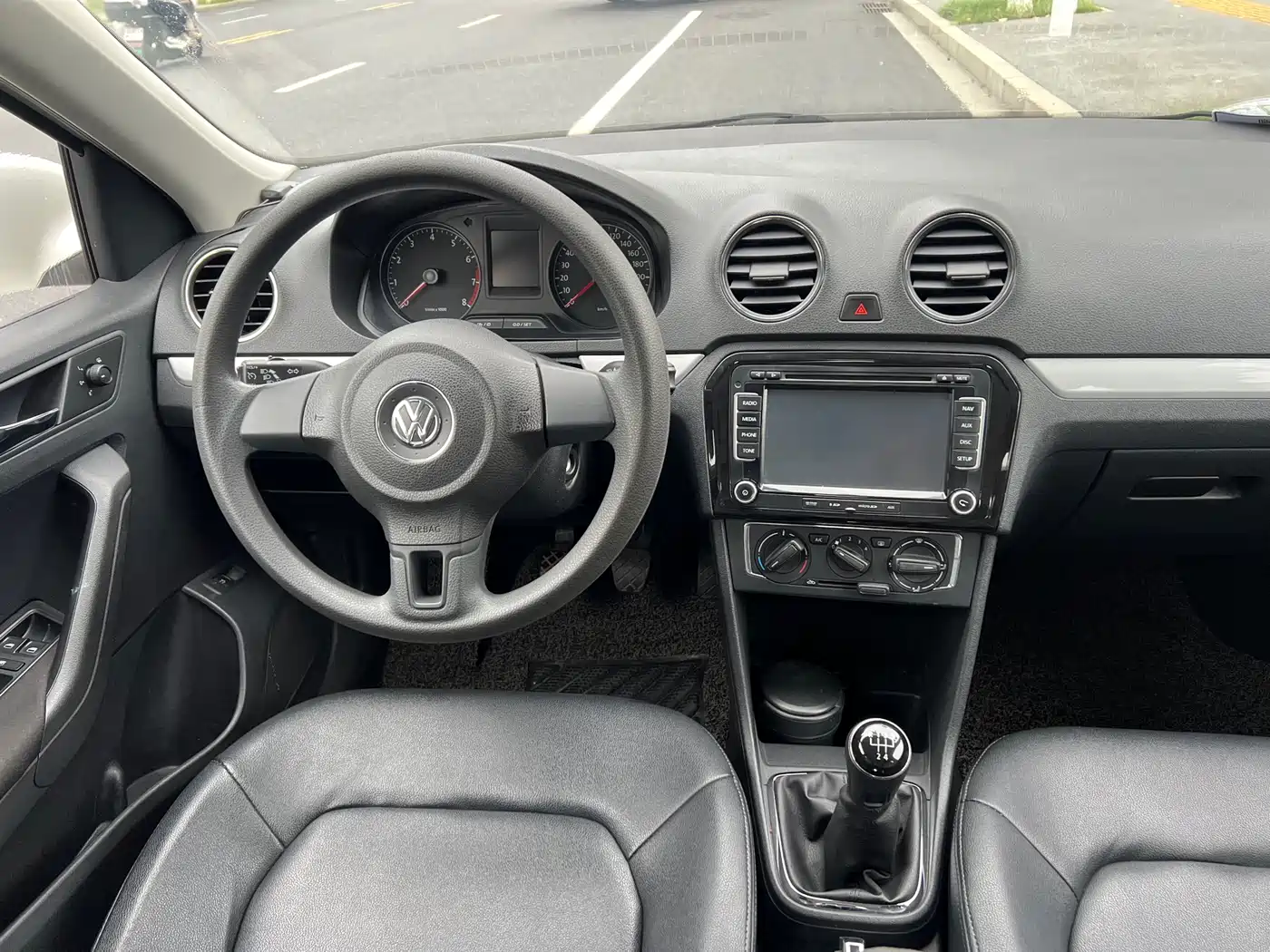 Volkswagen Jetta 2013 1.4L Manual Comfort фото 11