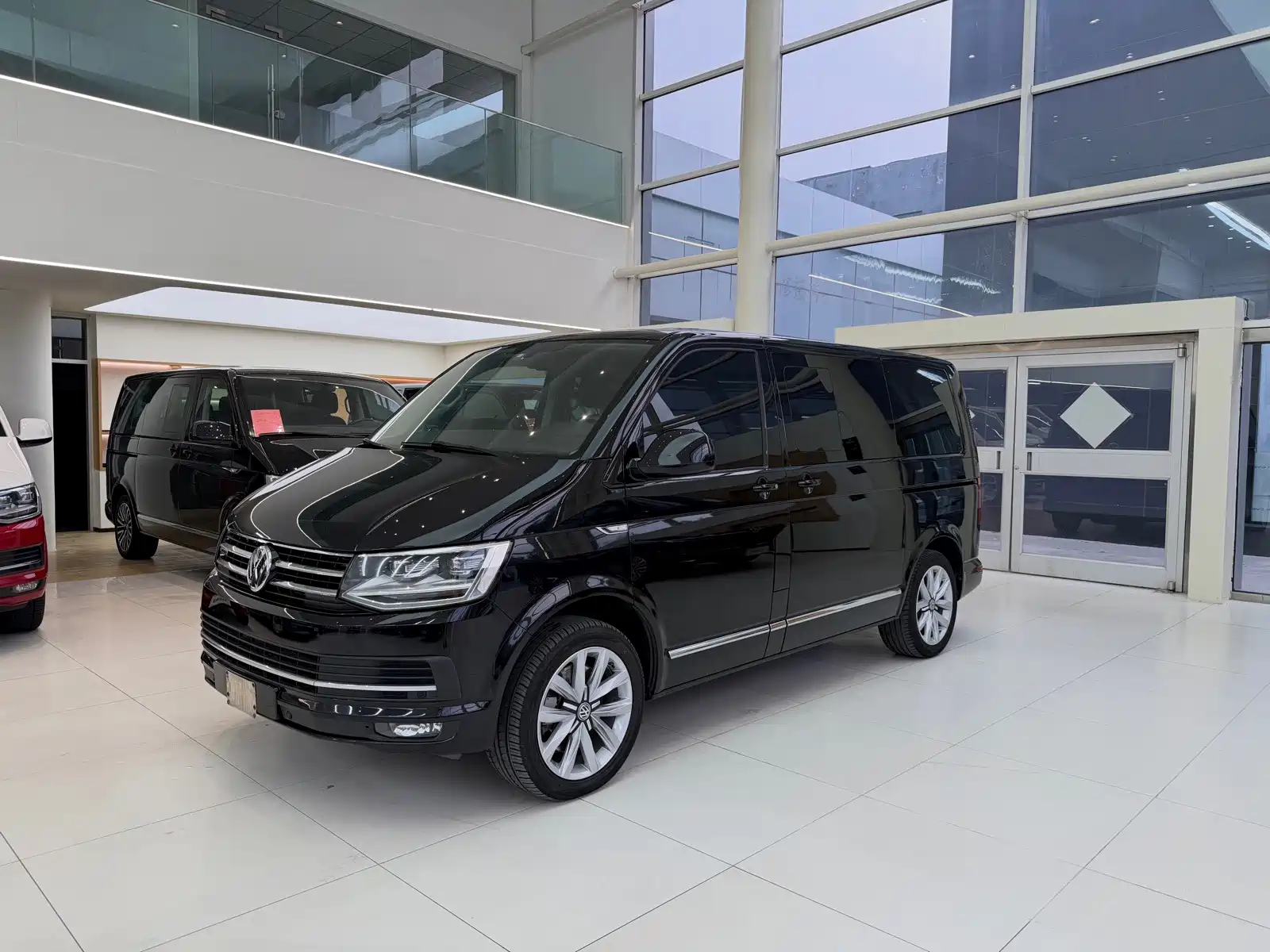 Фото 1 - Volkswagen Multivan