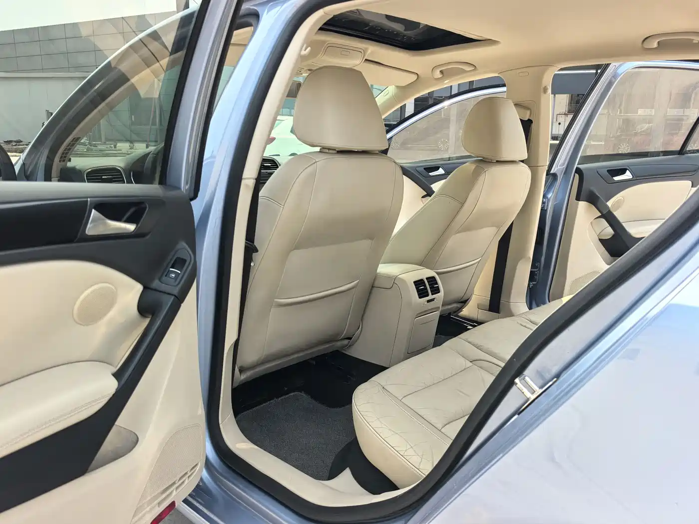 Volkswagen Golf 2011 1.4TSI Auto Luxury фото 10