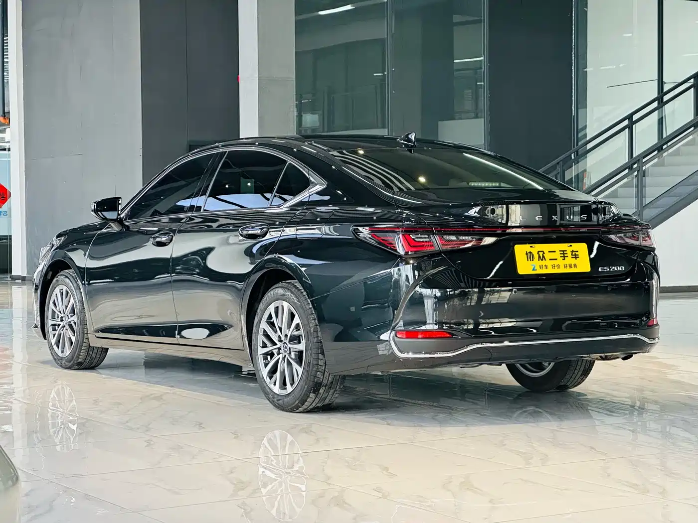 Lexus ES 2025 200 Ultimate Edition фото 4