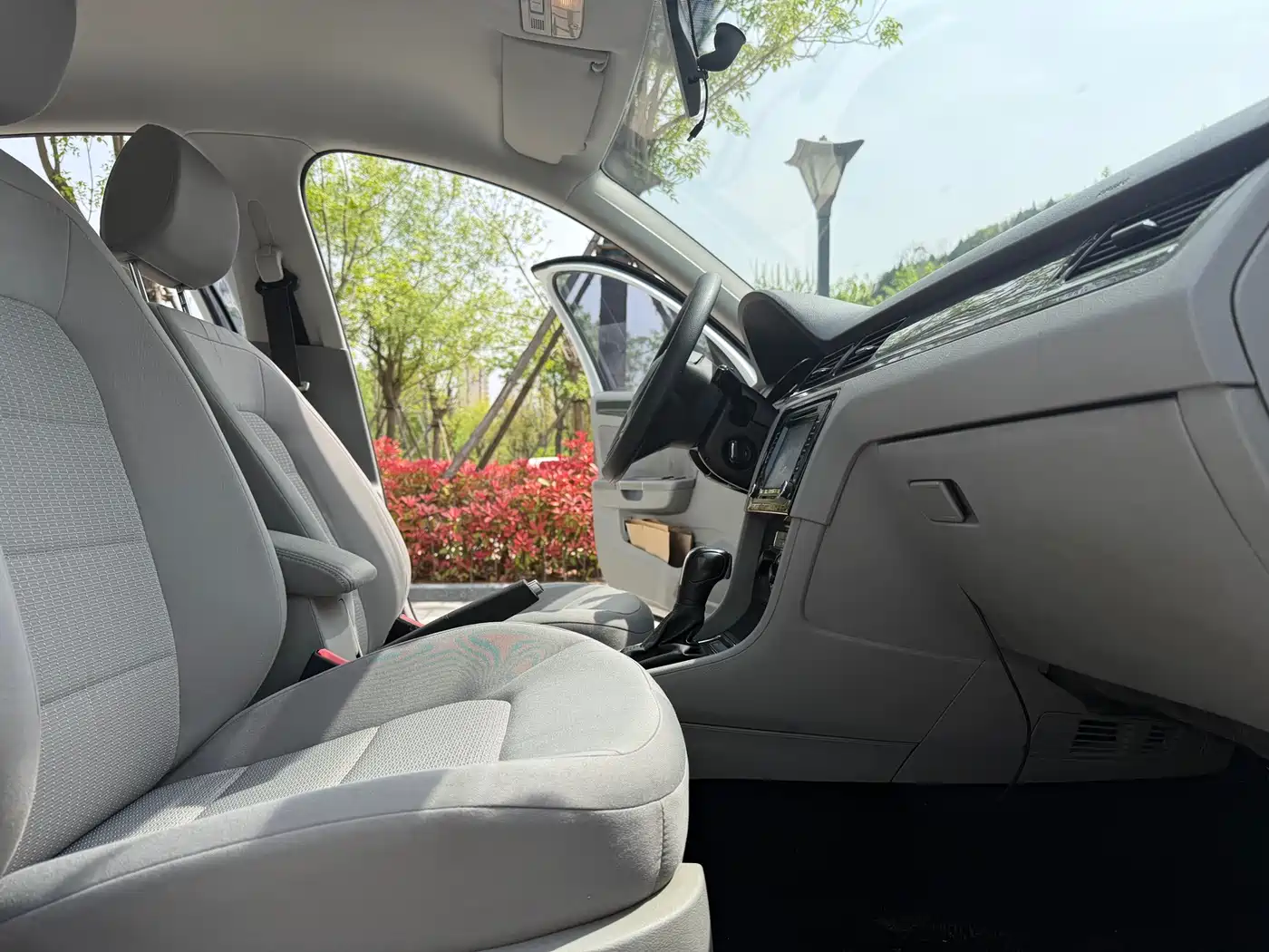 Volkswagen Bora 2014 1.6L Automatic Fashion Edition фото 8