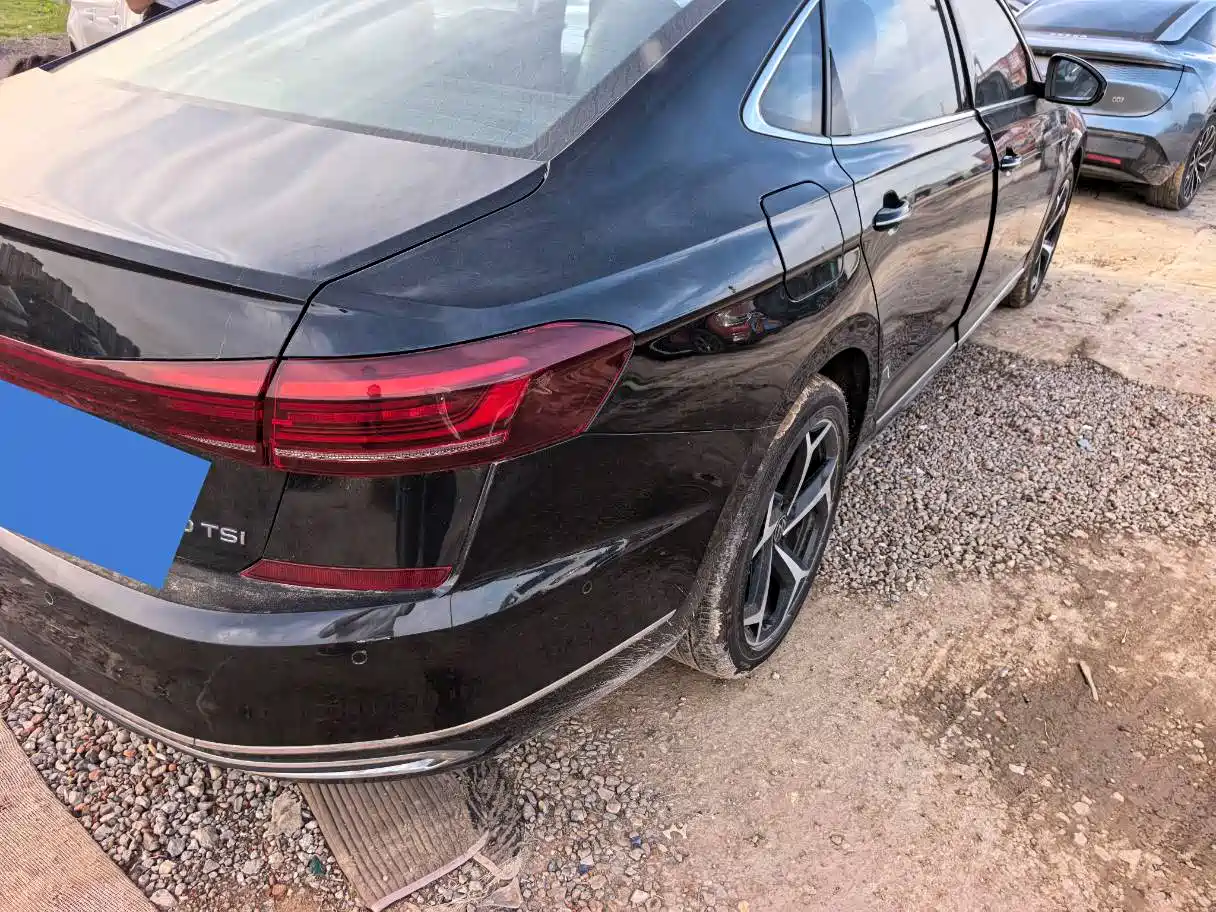 Volkswagen Passat 2023 Facelift 330TSI Starlight Luxury Edition фото 8
