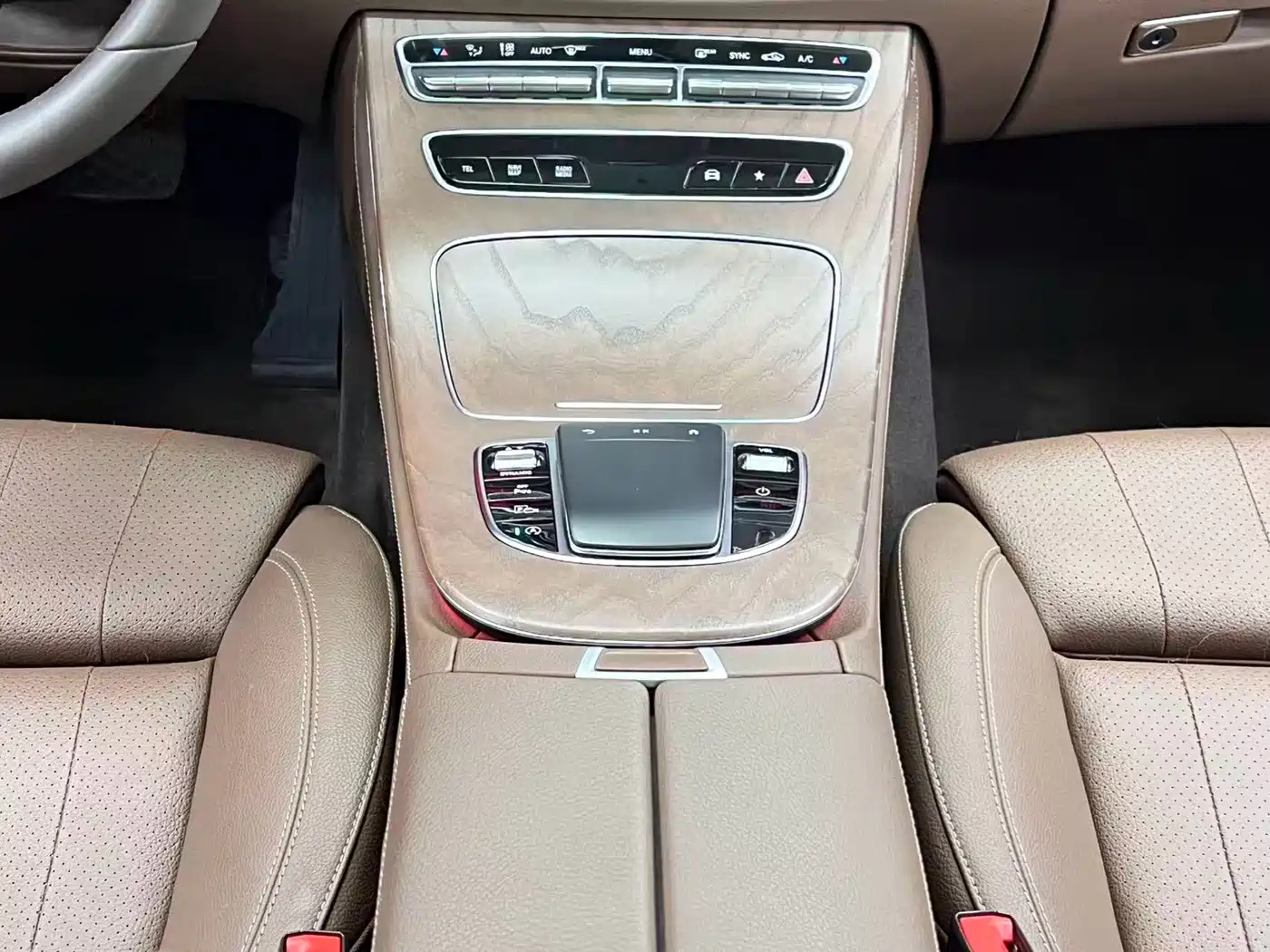 Mercedes-Benz E-Class 2022 E 300 L Fashion фото 28