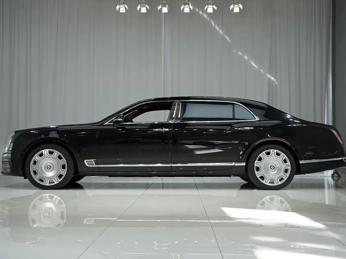 Bentley Mulsanne 2017 6.8T Long Wheelbase фото 3