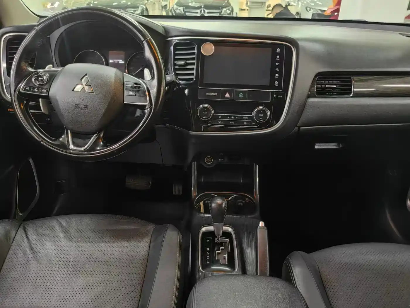 Mitsubishi Outlander 2016 2.4L 4WD Luxury Edition 7-seater фото 8