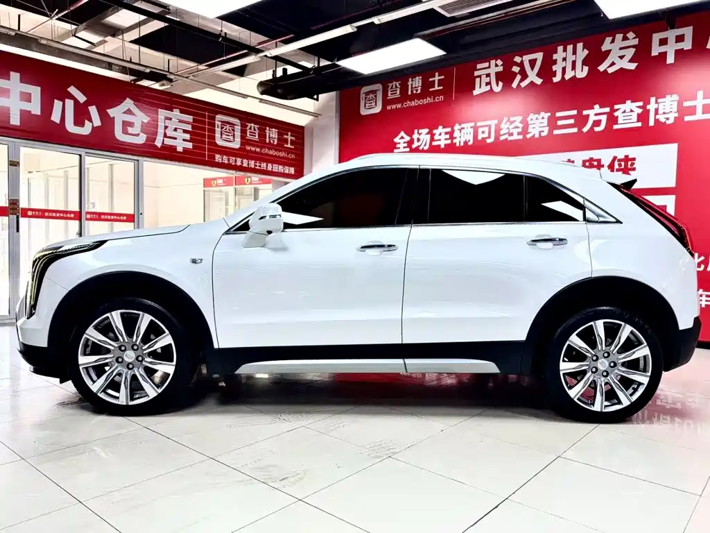 Photo 4 - Cadillac XT4