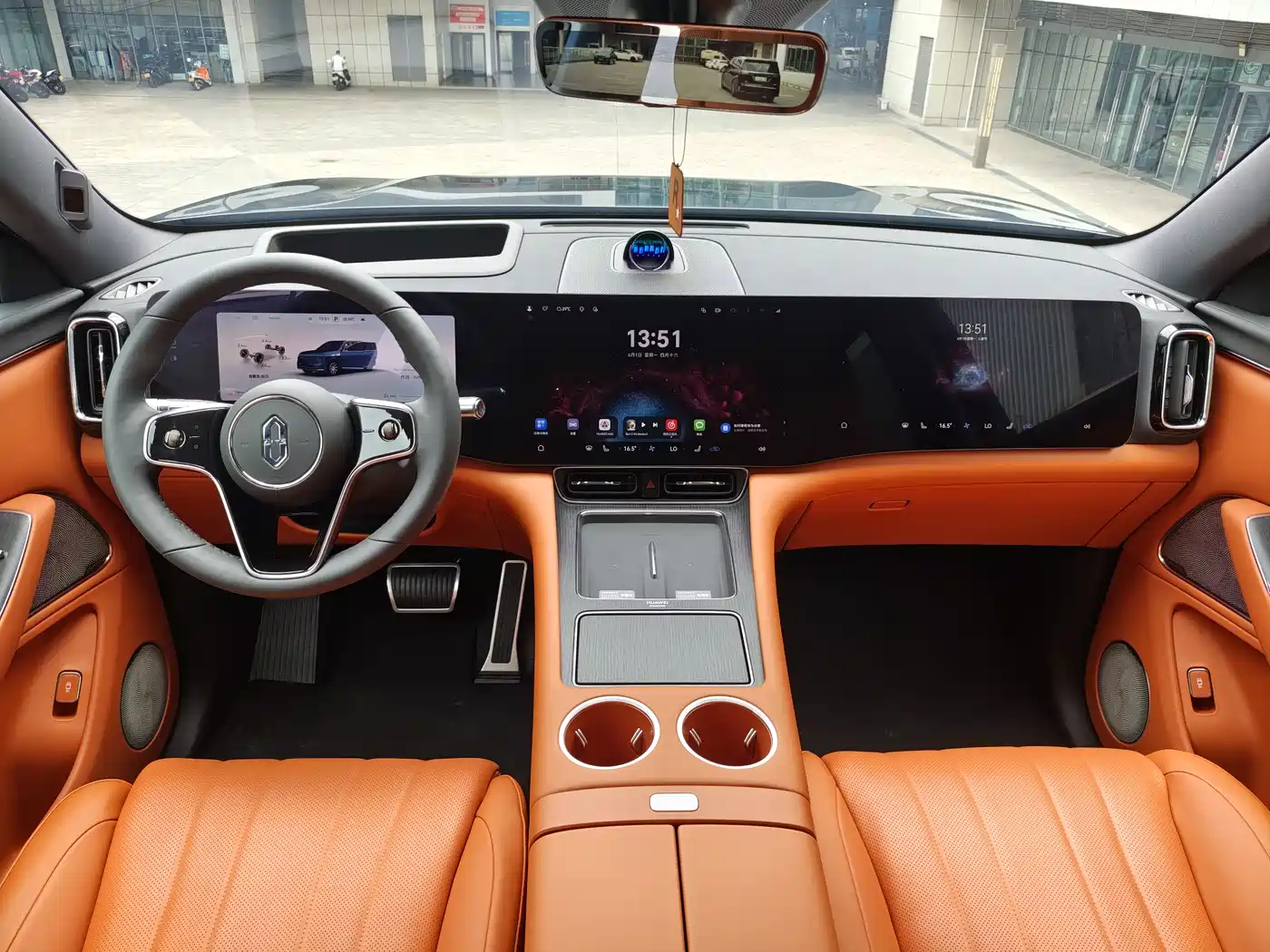 AITO Wenjie AITO M8 2025 Model Extended Range Max+ Edition 53.4kWh 6-Seater фото 14