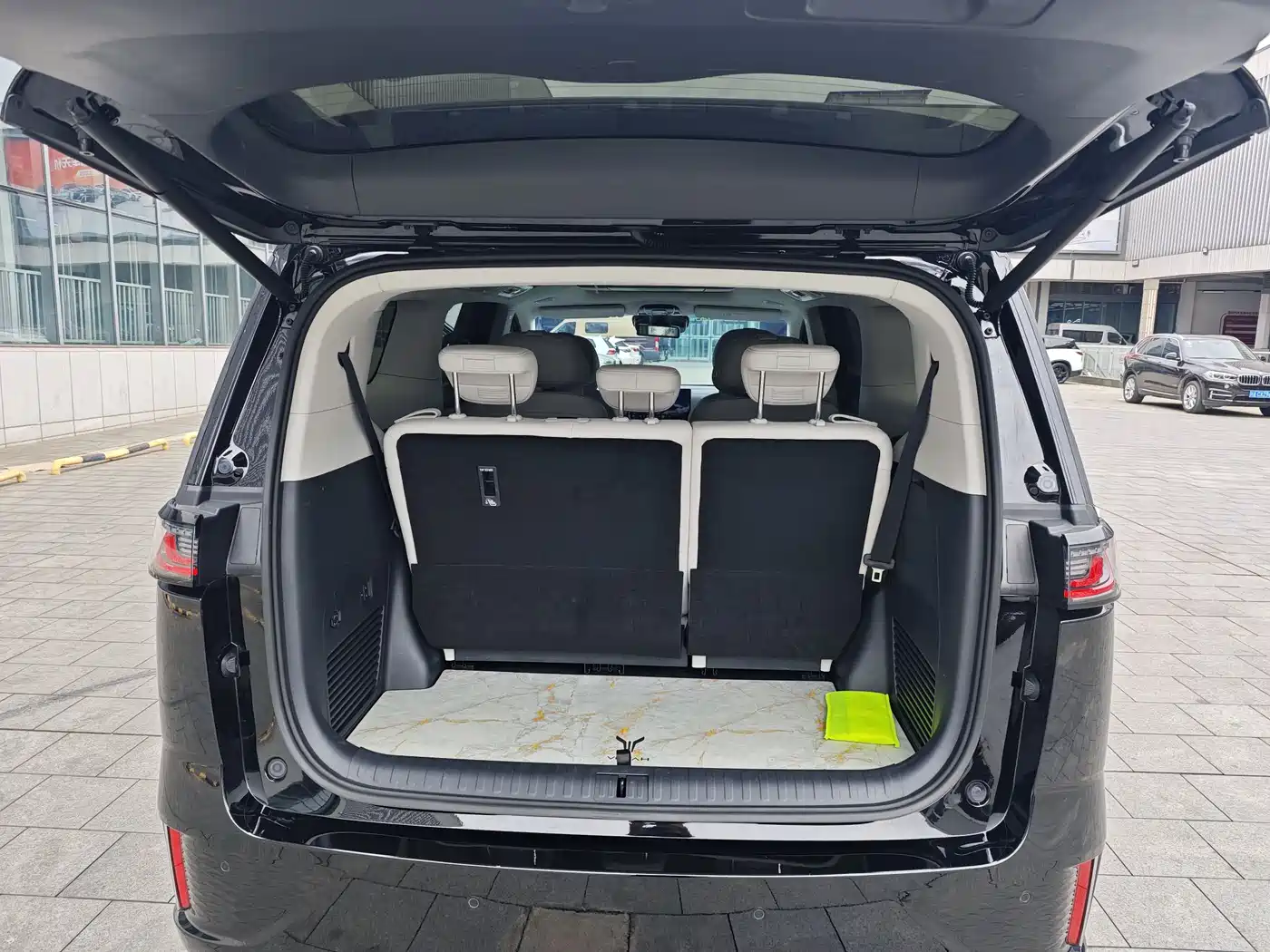 Voyah Auto Voyah Dreamer 2025 PHEV AWD Flagship Qian Kun Edition фото 21
