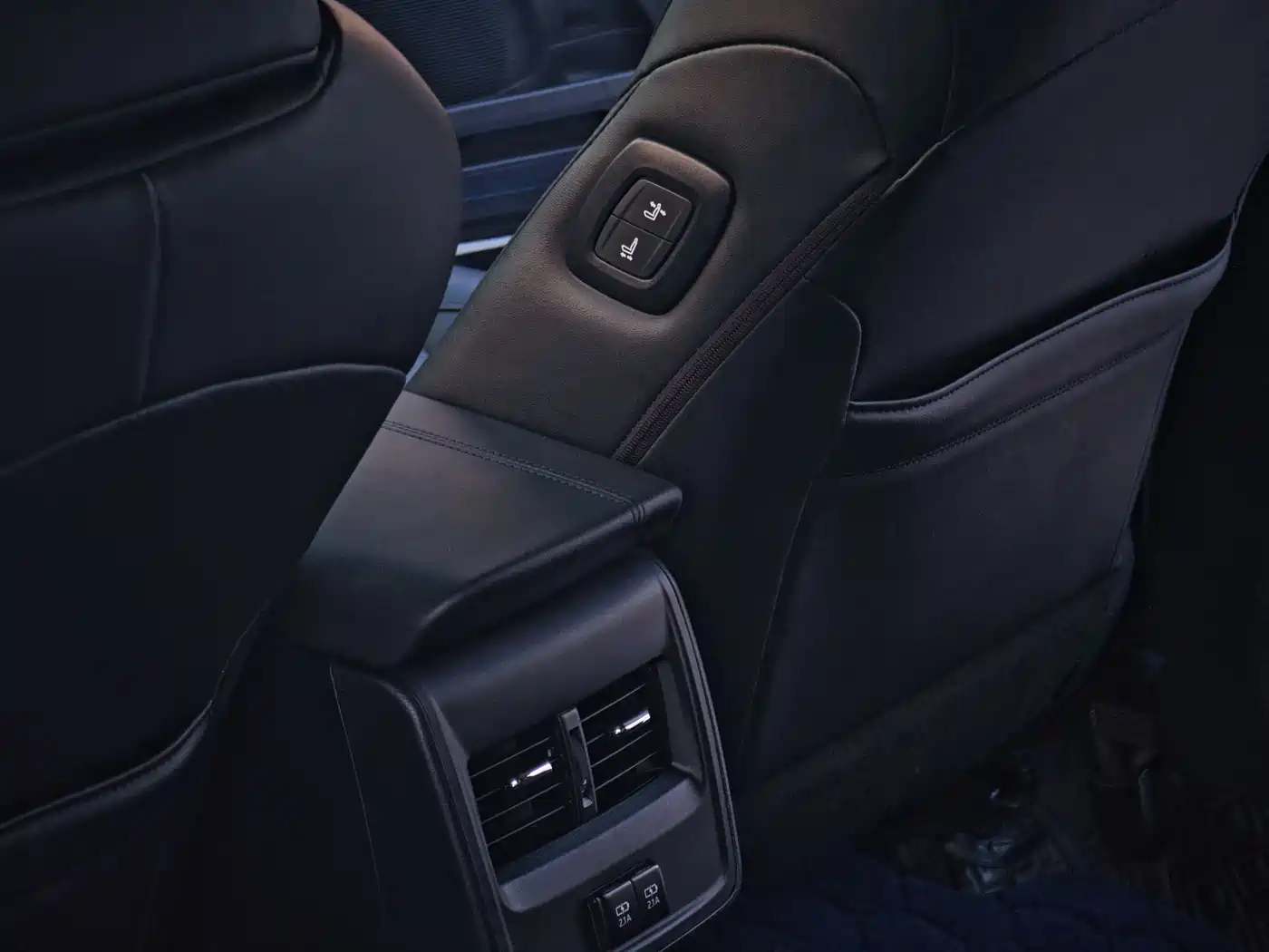 Toyota Avalon 2019 2.0L Luxury Edition (China VI) фото 11