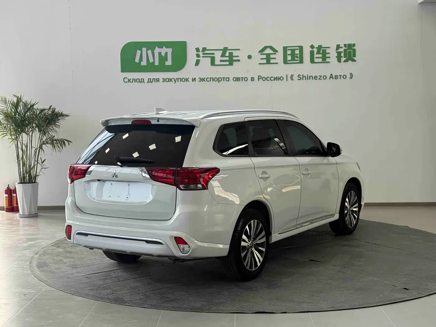 MITSUBISHI OUTLANDER