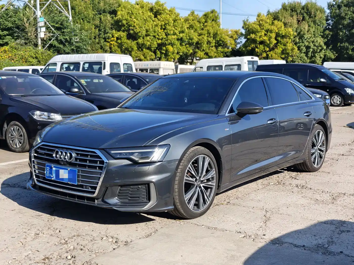 Фото 1 - Audi A6L