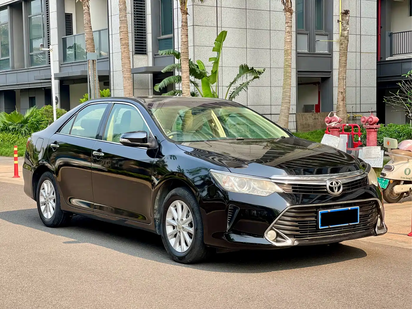 Toyota Camry 2016 2.0E 10th Anniversary Elite Edition фото 3