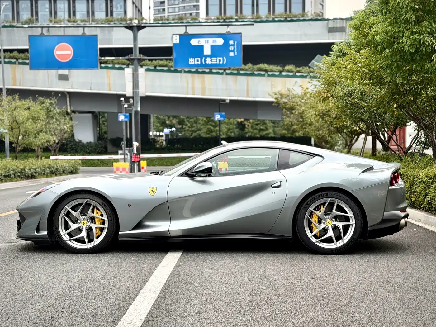 Ferrari 812 2019 2017 6.5L Superfast