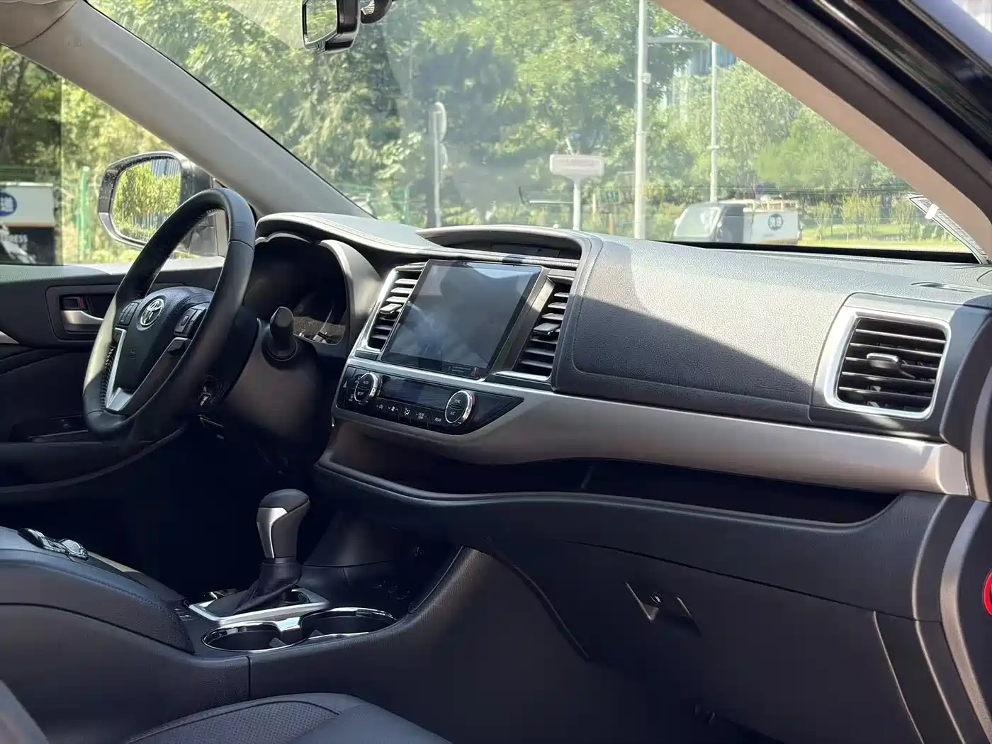 Toyota Highlander 2017 2.0T 4WD Gloss Black Limited Edition фото 12