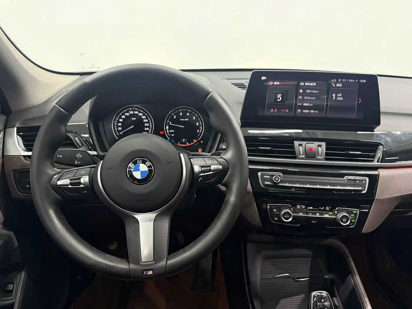 BMW X1 2022 sDrive25Li Leading фото 9