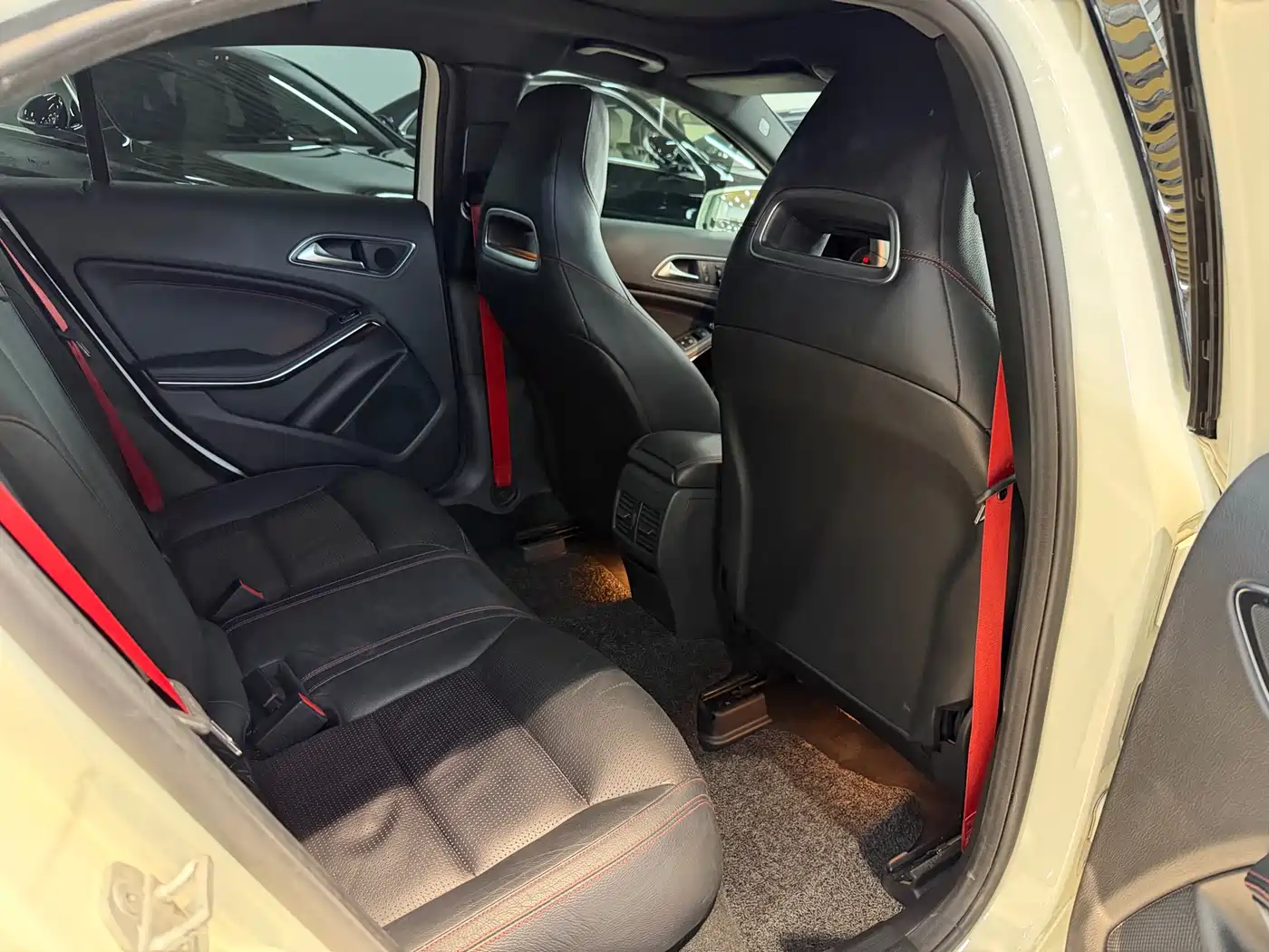 Mercedes-Benz A-Class (Import) 2016 A 260 Sport фото 12