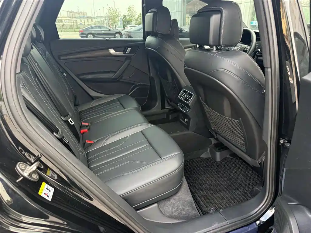 Audi Q5L 2025 45th Anniversary Edition 45 TFSI Premium Sport фото 8