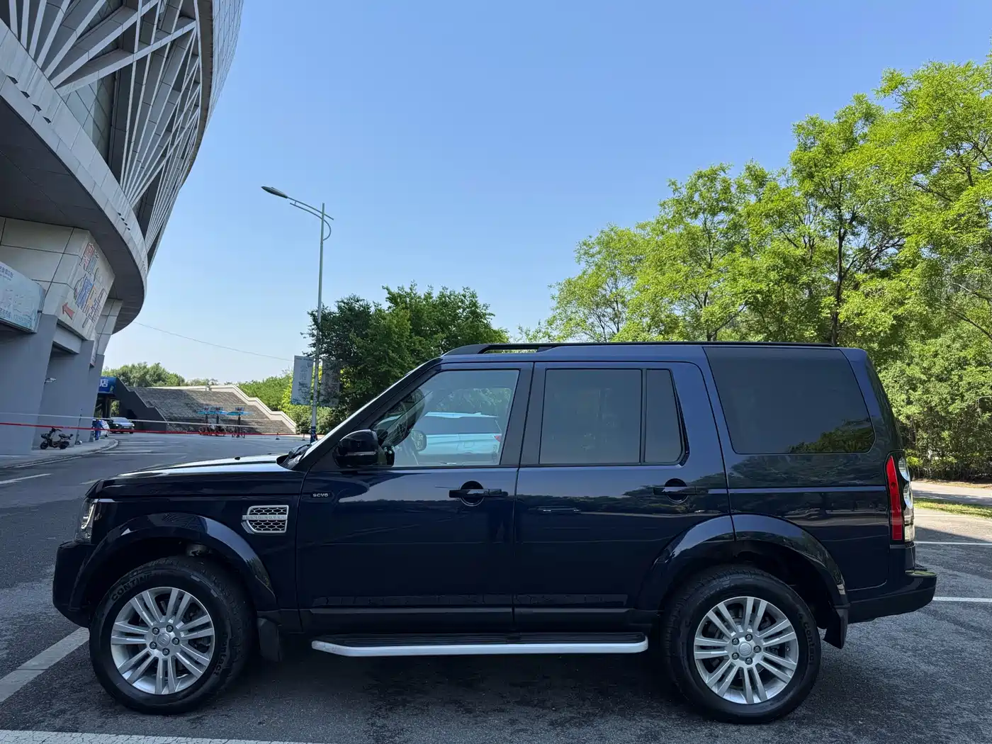 Land Rover Discovery 2015 3.0 SC V6 SE фото 10