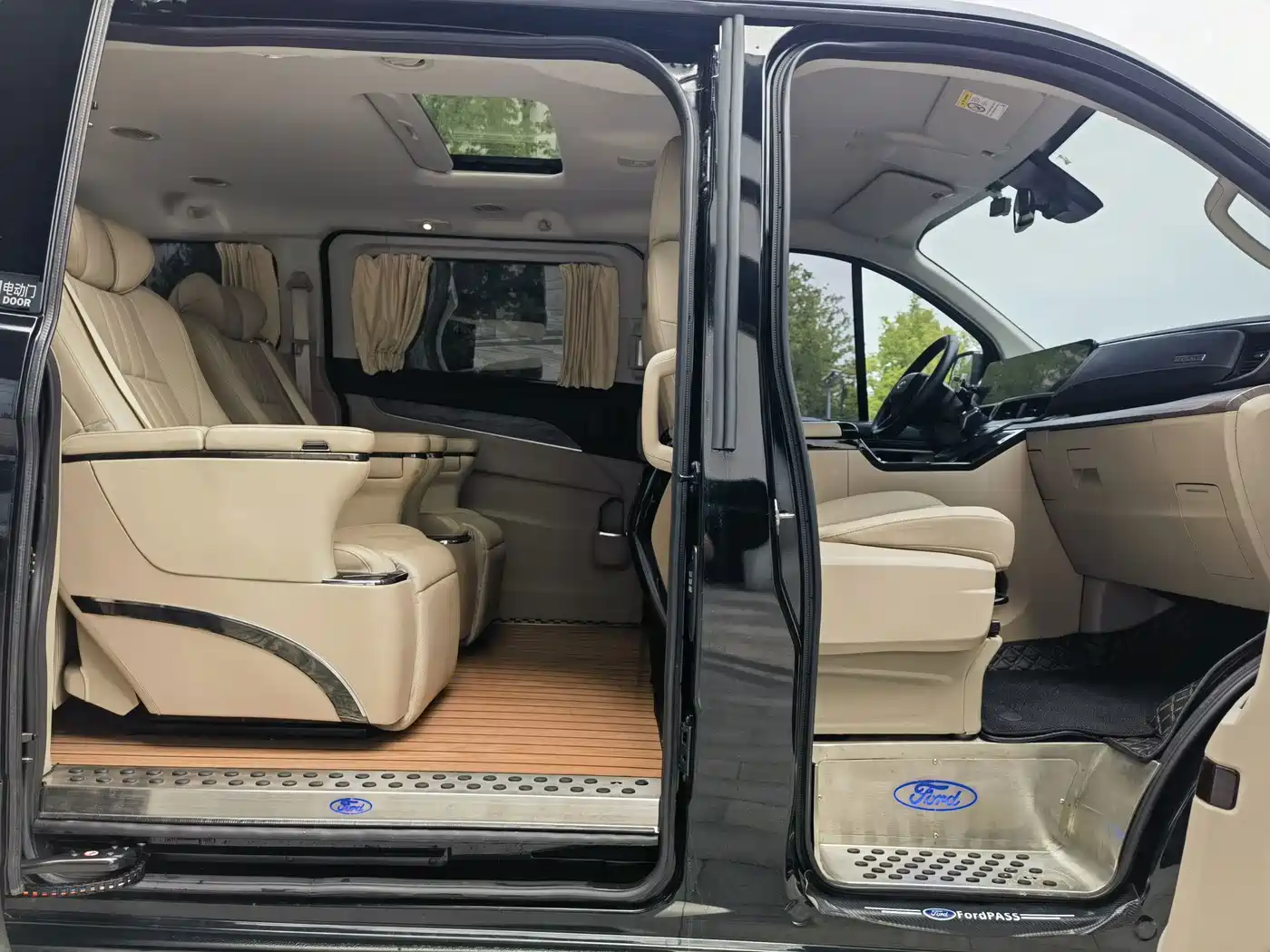 Ford Tourneo 2023 2023 Model 2.0T Auto Premium Edition