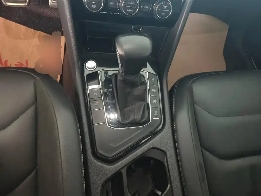 Volkswagen Tiguan L 2021 330TSI Automatic 2WD R-Line Premium фото 16