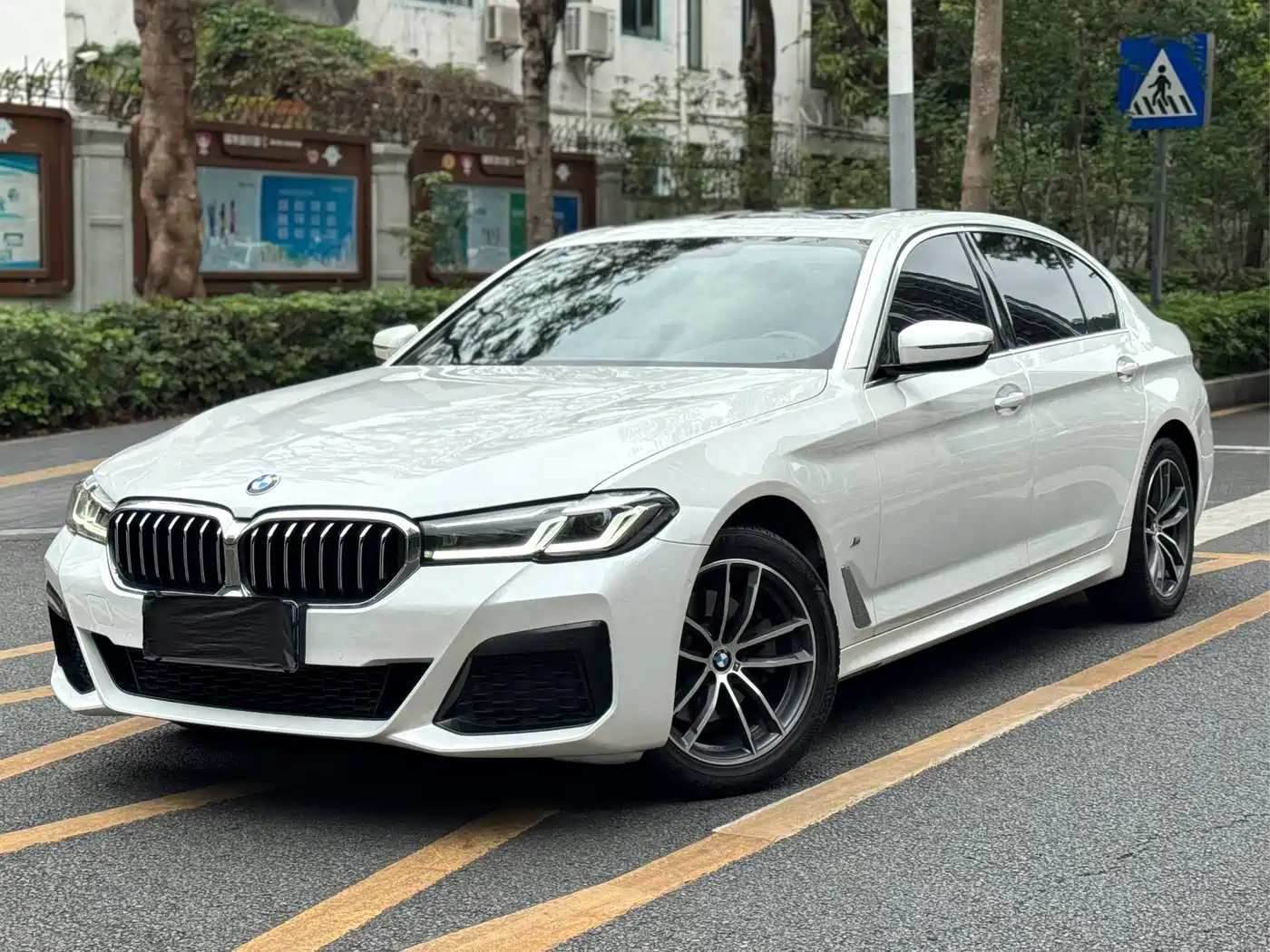 BMW 5 Series 2022 525Li M Sport Package
