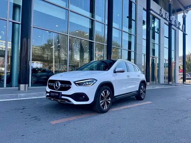 MERCEDES-BENZ GLA