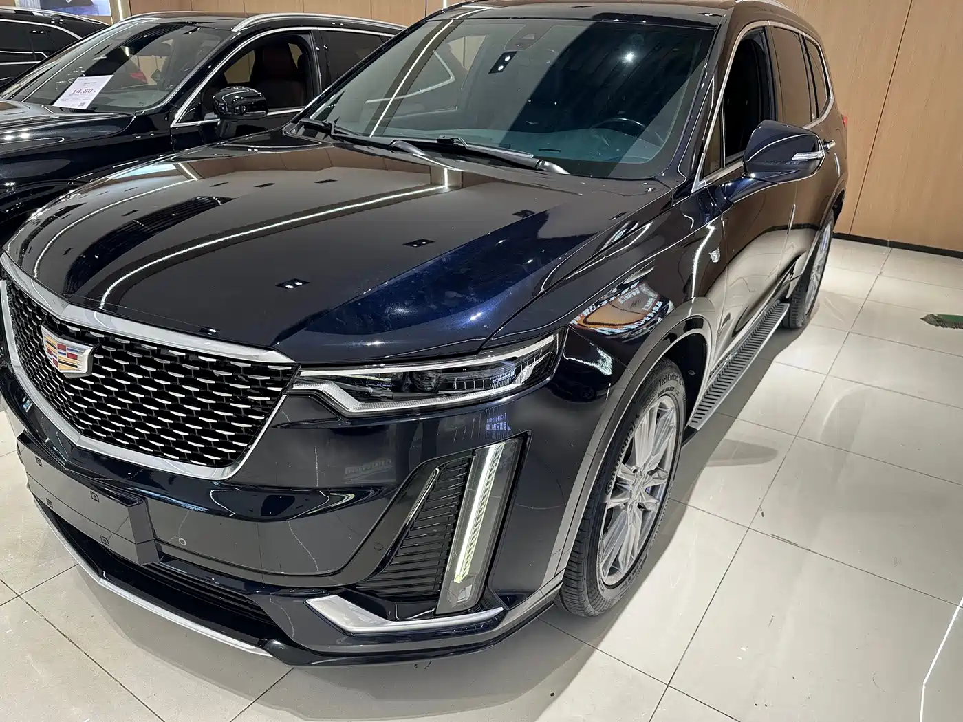 Фото 1 - Cadillac XT6