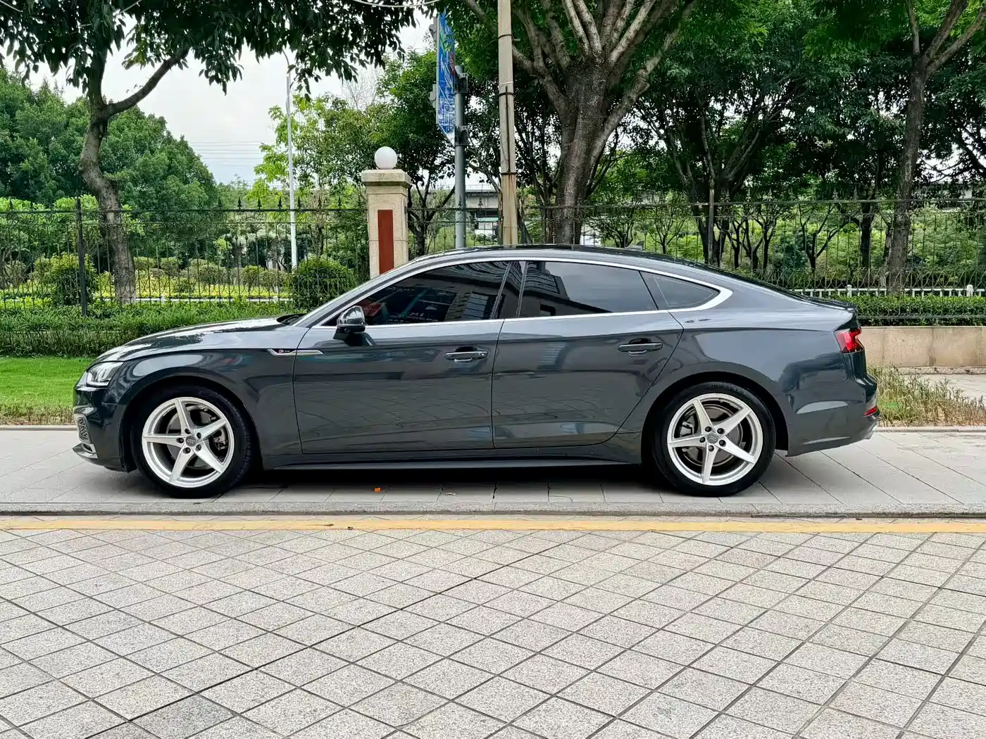 Audi A5 (Import) 2019 Sportback 40 TFSI Fashion фото 3