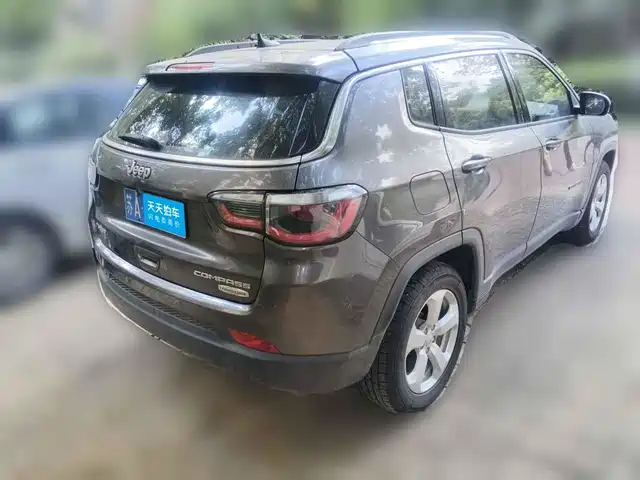 Jeep Compass 2017 200T Automatic Family Edition — фото 2