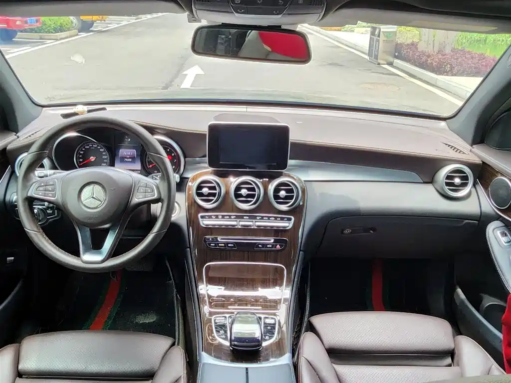 Mercedes-Benz GLC 2018 Facelift GLC 260 4MATIC Luxury фото 6