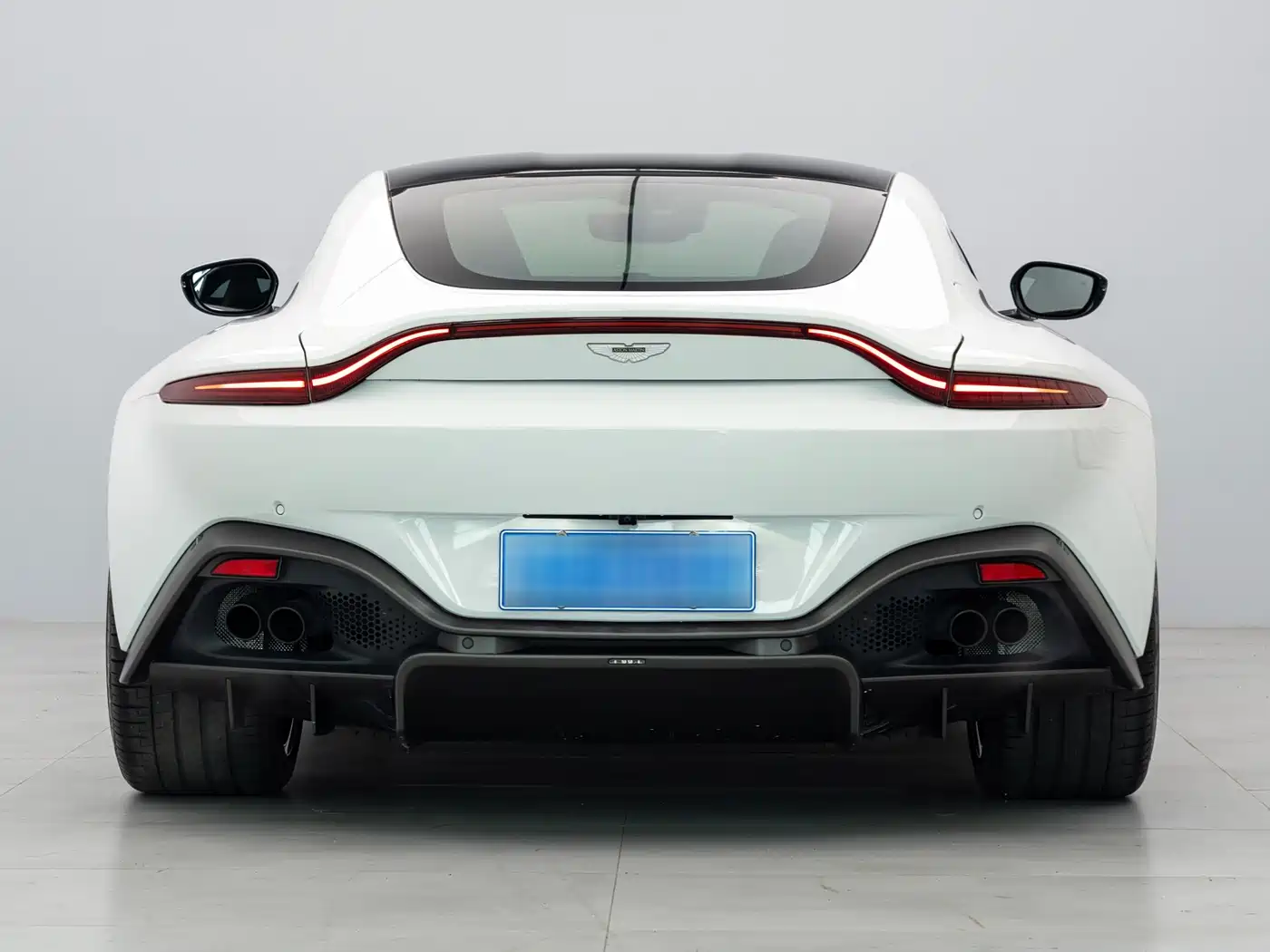 ASTON MARTIN V8 VANTAGE