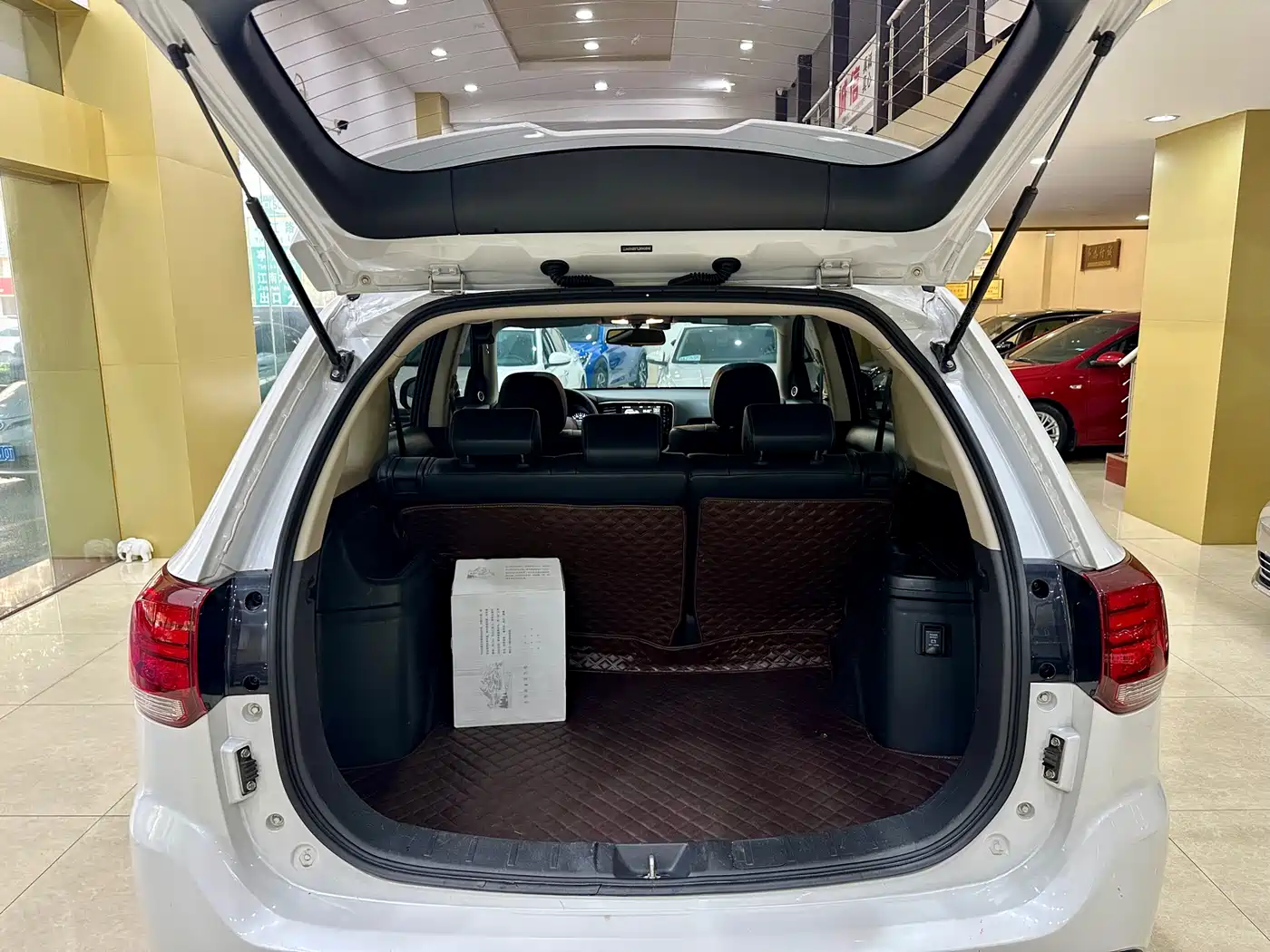 MITSUBISHI OUTLANDER