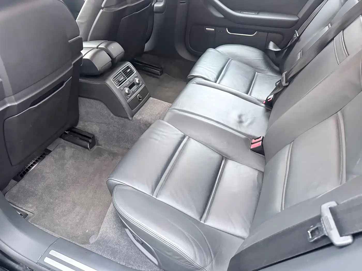 Audi S8 2010 2009 Audi S8 5.2 FSI quattro
