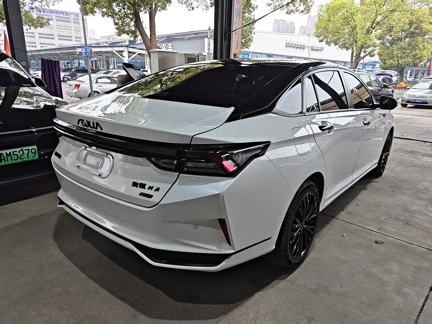 DONGFENG YI HYUN MAX