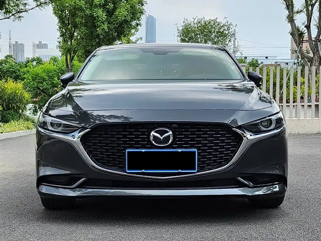 Mazda Mazda3 Axela 2020 2.0L Automatic Stylish Edition фото 2