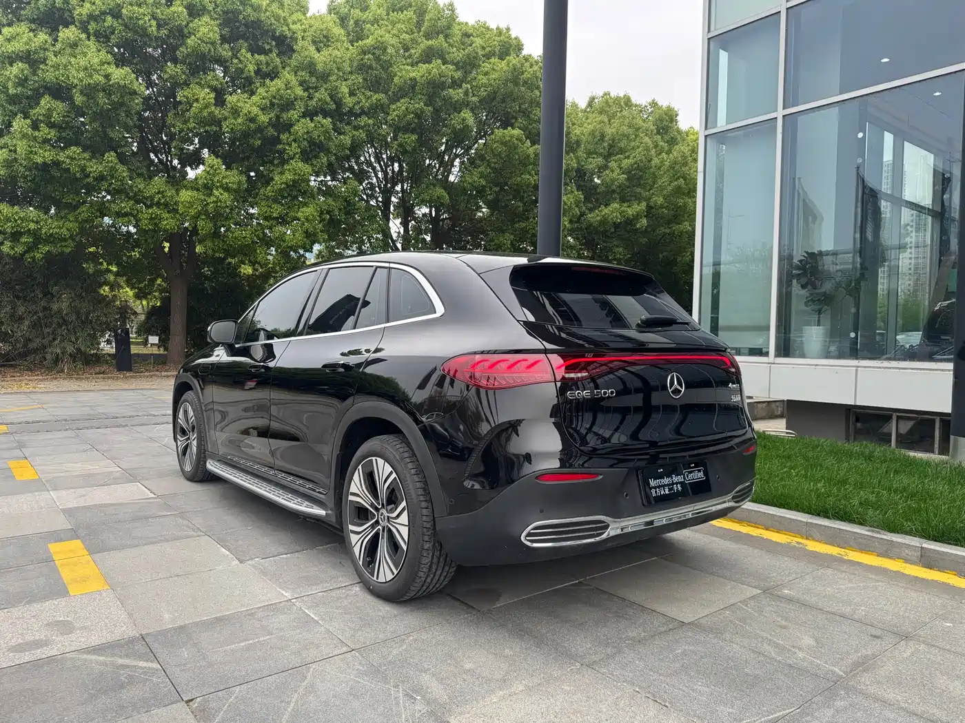 MERCEDES-BENZ EQE SUV